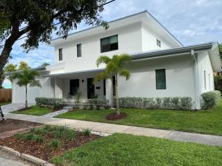Villa Vogue - Designer Finishes Meet Open Living in Sunshine Park - West Palm Beach - 9