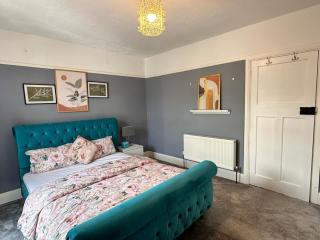 A tranquil must-stay home near Fratton train station, with Pool table and private garden - 3