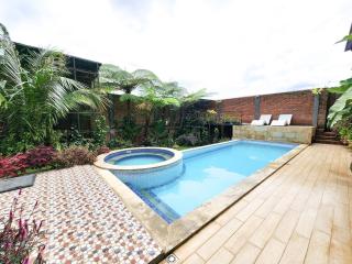 Tuan Baron Villa Spacious, Private Pool & Garden - Cilember Udik 1 - 3