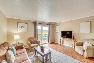 5 Mi to Silver Dollar City Condo with Pool Access - Branson - 0