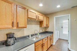 5 Mi to Silver Dollar City Condo with Pool Access - Branson - 4