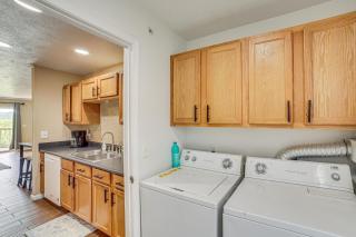 5 Mi to Silver Dollar City Condo with Pool Access - Branson - 2