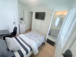 Cozy Private Room Near Calgary Airport with Parking - Calgary - 6