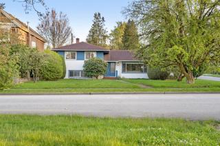 Spacious Home with Indoor Pool - Vancouver - 3