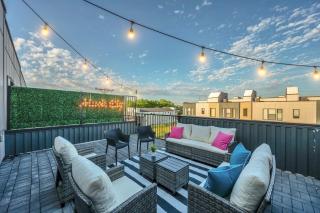 Close to DT Music City Rooftop Views Game Room - 8