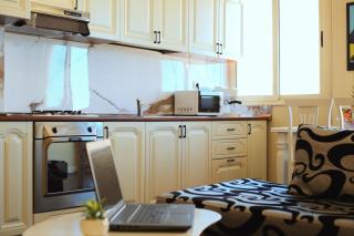 Beachfront Bliss Central 2BR Apartment - Durrës - 6