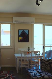 Beachfront Bliss Central 2BR Apartment - Durrës - 8