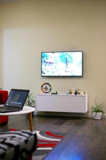 Beachfront Bliss Central 2BR Apartment - Durrës - 9