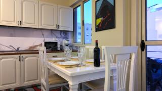Beachfront Bliss Central 2BR Apartment - Durrës - 4
