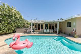 The Good Vibes House Saltwater Pool and Spa Home - Indio - 7