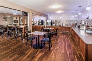 Super 8 by Wyndham Iowa City/Coralville - 9