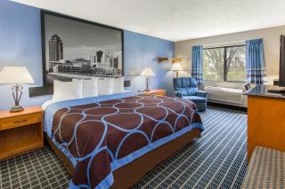 Super 8 by Wyndham Iowa City/Coralville - Coralville - 2