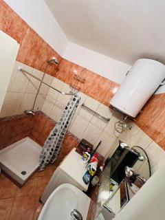 Beachfront Bliss Central 2BR Apartment - 6