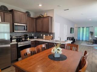 Relaxing Modern 2BR Home - King Bd - Near DT JAX - 2