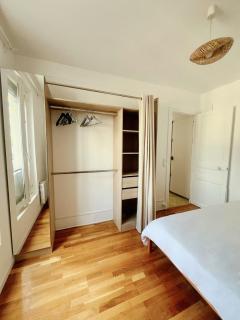 Stylish 2 Bedrooms near Metro 1 King bed & quiet retreat - 2