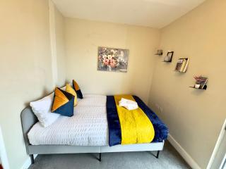 Stylish 2Bedrooms 2Baths, Balcony Views, Stratford, ABBA - Londra - 1