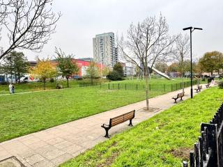 Stylish 2Bedrooms 2Baths, Balcony Views, Stratford, ABBA - 8