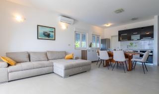 Villa Danijela with private Jacuzzi and parking - 9