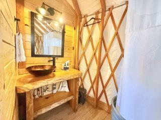 Yurt Overlook #3 with AC and Private Bath 2 Kings - Orderville - 3