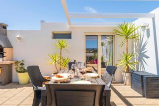 5' from the Sea, Modern Apartment with Terrace, BBQ and Sea View - - 5