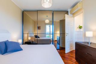 5' from the Sea, Modern Apartment with Terrace, BBQ and Sea View - - 3