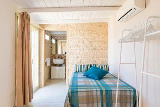 5' from the Sea, Modern Apartment with Terrace, BBQ and Sea View - - 6