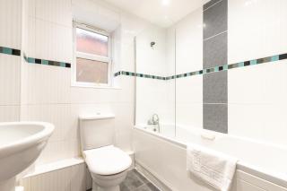 Contractor Base 2BR Parking - Southampton - 7