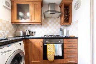 Contractor Base 2BR Parking - Southampton - 6