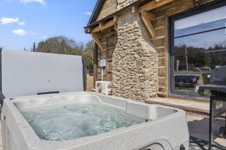 Elk Lodge - Cabin for 4 - 8