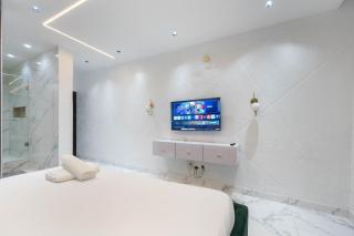 WATERFRONT 3BR APT W/FREE PARKIN WiFi NETFLIX POOL - Lagos - 4