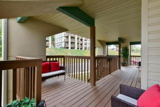 Gathering Place at the Nest with Open-Air Dining - Branson - 6