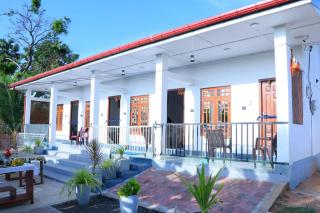 NMK Trinco Holiday Inn - Trincomalee - 9