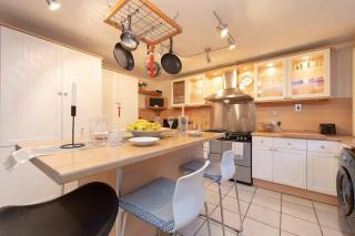 Welcoming Whole Home near Excel - 0