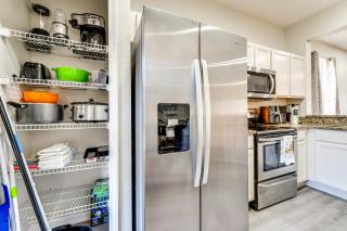 Resort Pool and Arcade Family Townhome in Davenport - 2