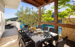 Six-Bedroom Holiday Home In Vinisce - 3