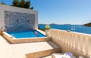 Six-Bedroom Holiday Home In Vinisce - 4