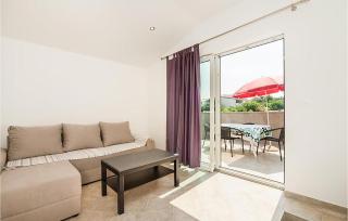 2 Bedroom Amazing Apartment In Povljana - 2