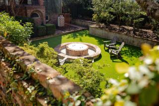 2 Blocks to riverfront | 48" Firepit | Turf Yard - Wilmington - 1