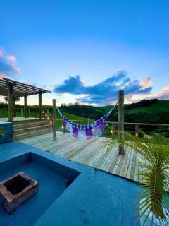Recanto da Alegria - Casa em Cunha com Jacuzzi,Piscina,Rede,Churrasqueira,Lareira,Deck, Banco de coração - Cunha - 0