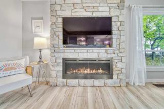 Edgewater Bluffs - Lakefront - Hot Tub - Firepit - Glenn - 2
