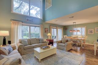 Nice large Pet Friendly 3 BR Townhome near Harbourtown Shops & Restaurants Sleeps 7 Big Kitchen - Hilton Head Island - 0