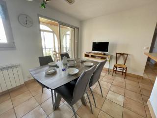 Spacieux trois pièces avec loggia vitrée et parking sécurisé - FR-1-338-524 - Sète - 0