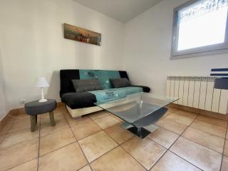 Spacieux trois pièces avec loggia vitrée et parking sécurisé - FR-1-338-524 - Sète - 2