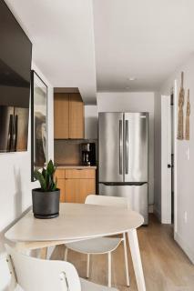 Tide House - Unit E - Modern Seaside Studio w Parking - El Segundo - 6