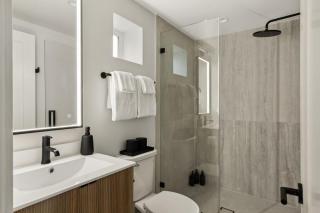 Tide House - Unit E - Modern Seaside Studio w Parking - El Segundo - 7