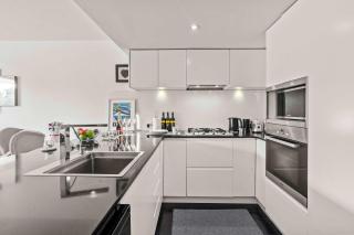Stylish 2BR Finger Wharf Getaway - Sydney - 4