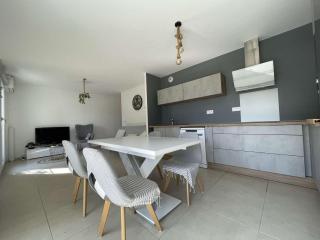 Appartement T3 neuf avec terrasse et parking proche plage - FR-1-308-210 - Le Lavandou - 9