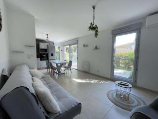 Appartement T3 neuf avec terrasse et parking proche plage - FR-1-308-210 - Le Lavandou - 8