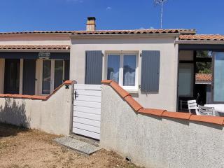 Maison rénovée à 400m de la plage du Phare, idéale pour 6 pers. - FR-1-194-297 - 0