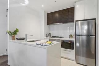 Elegant Southbank Escape Apartment with Balcony - Melbourne - 8